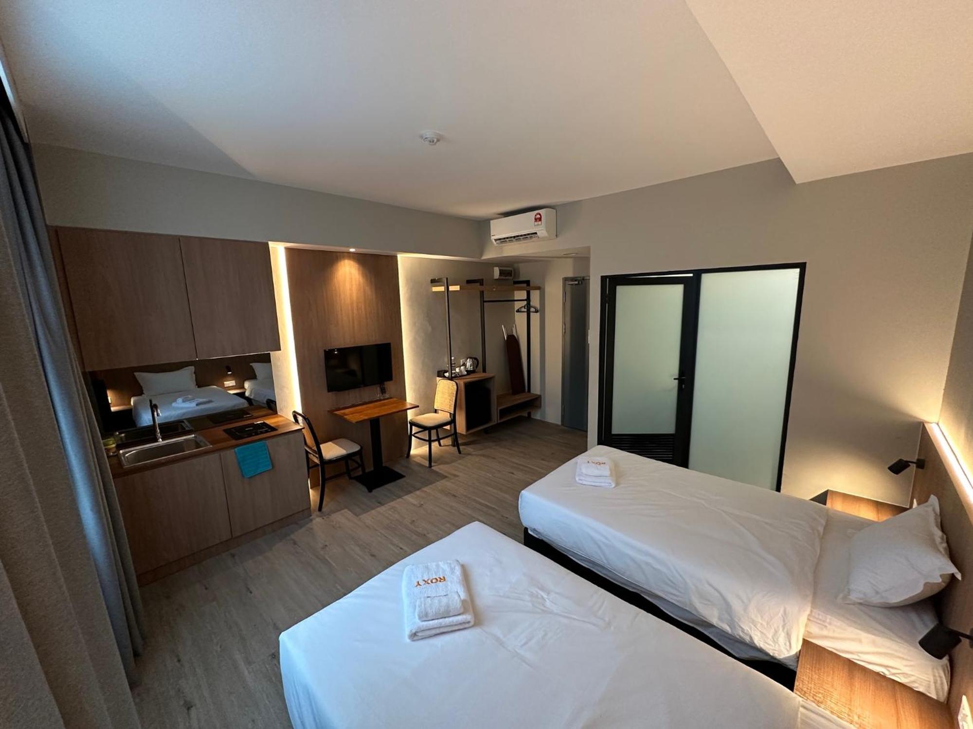 Roxy Hotel Aiman Кучінг Екстер'єр фото