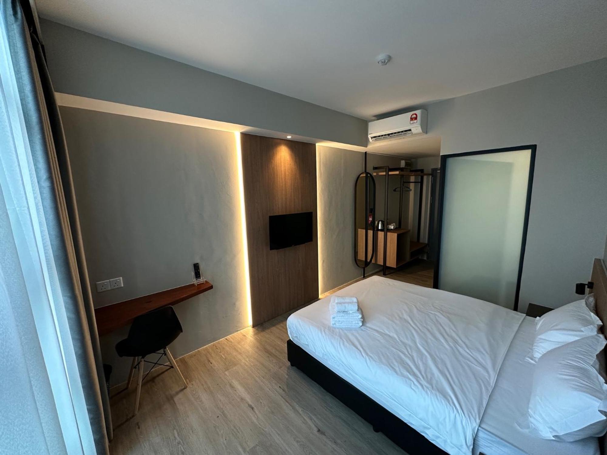 Roxy Hotel Aiman Кучінг Екстер'єр фото
