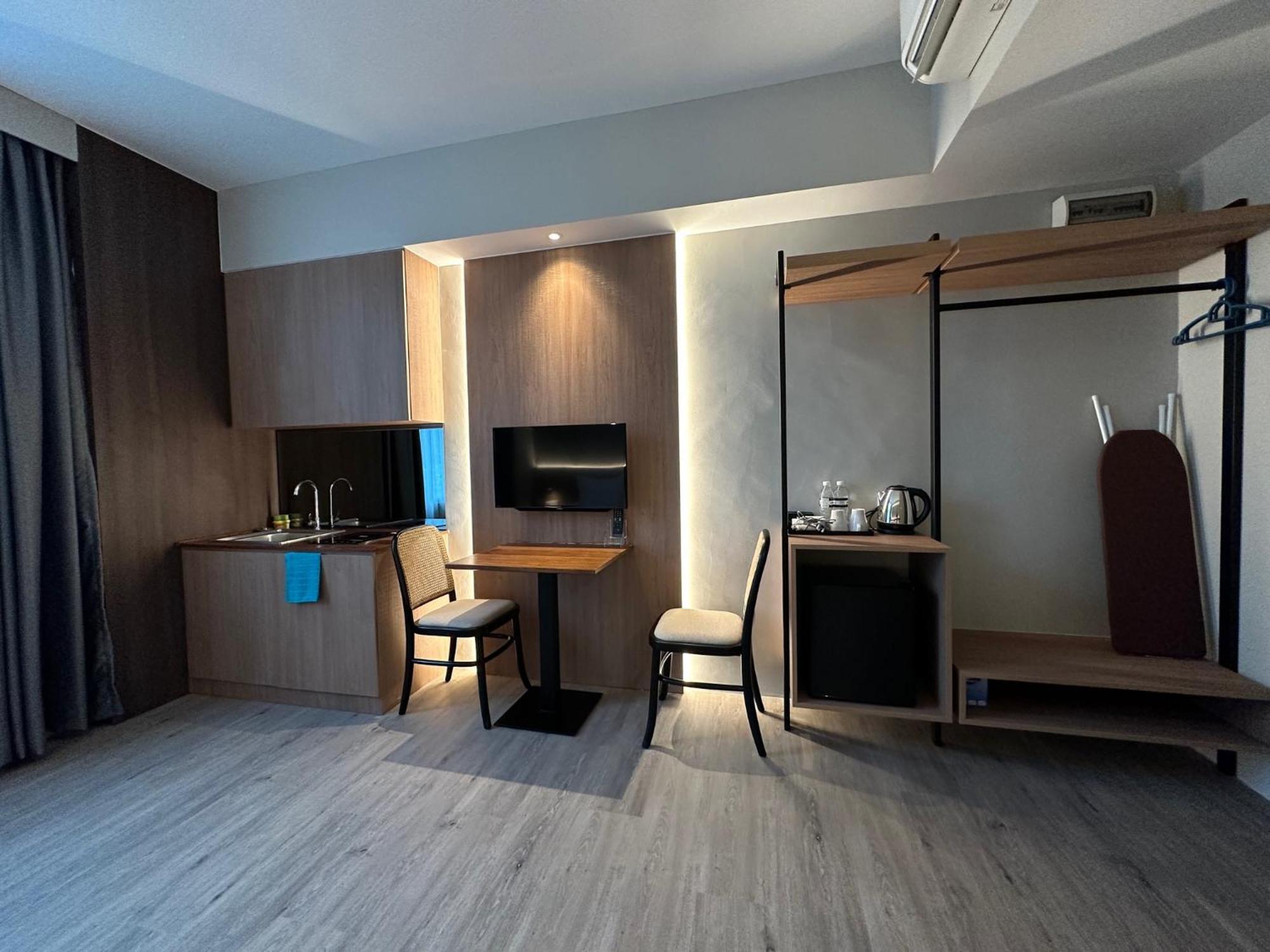 Roxy Hotel Aiman Кучінг Екстер'єр фото